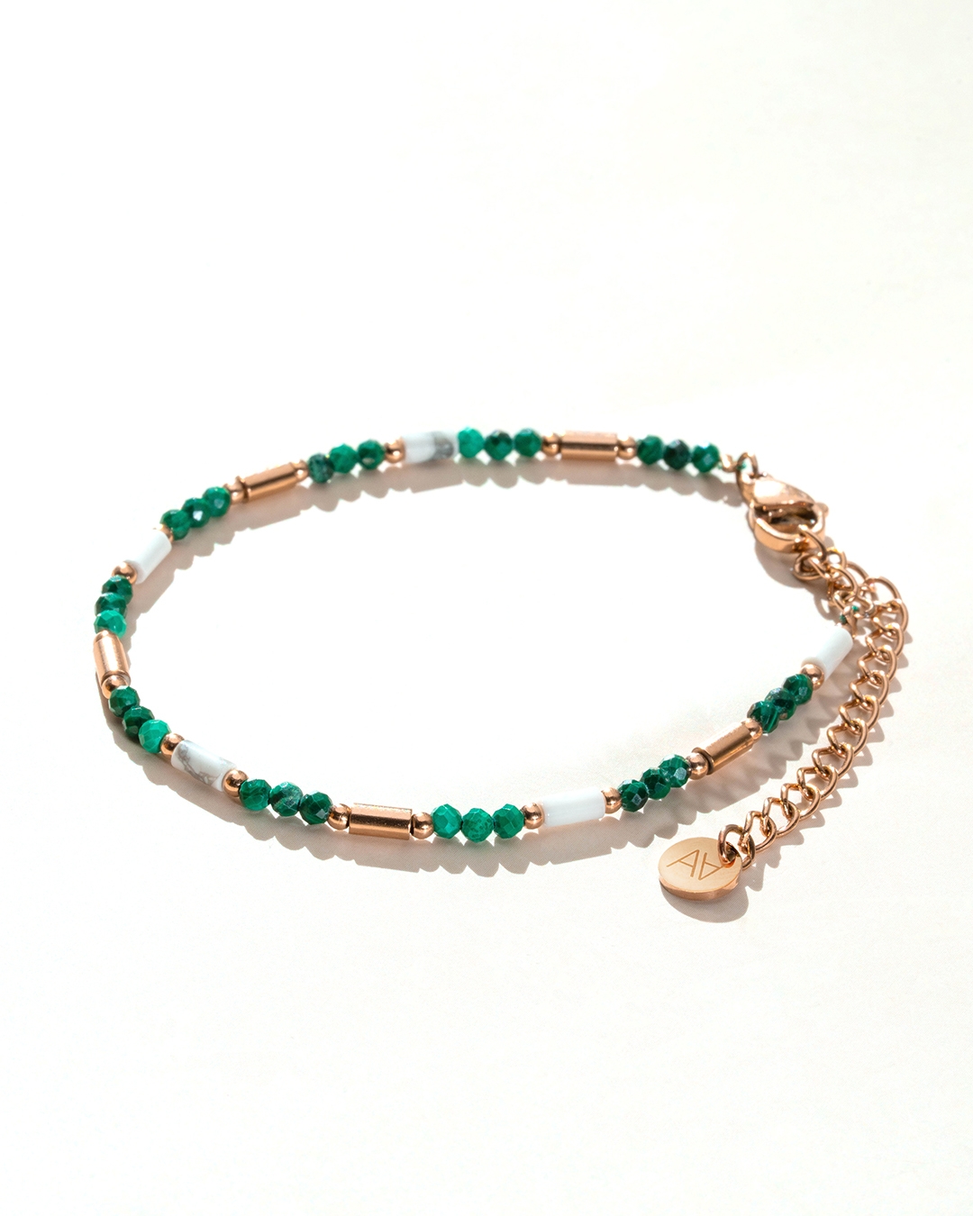 Packshot Bracciale Malachite e Howlite Nolanina