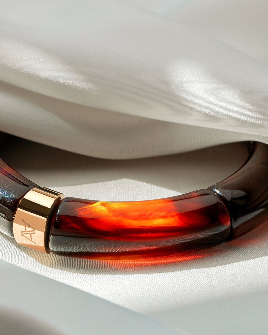 Packshot Bracciale Bagliori d’autunno Ambra rossa Sepino