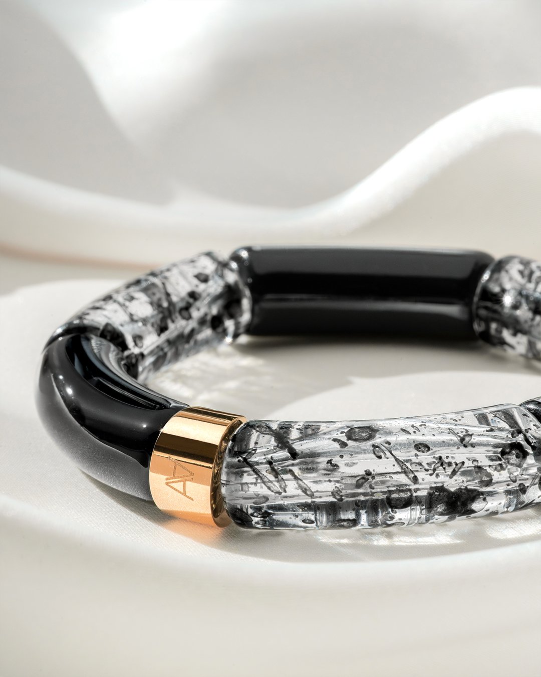 Packshot Bracciale Bagliori d’autunno Velo d’Ebano Orvino