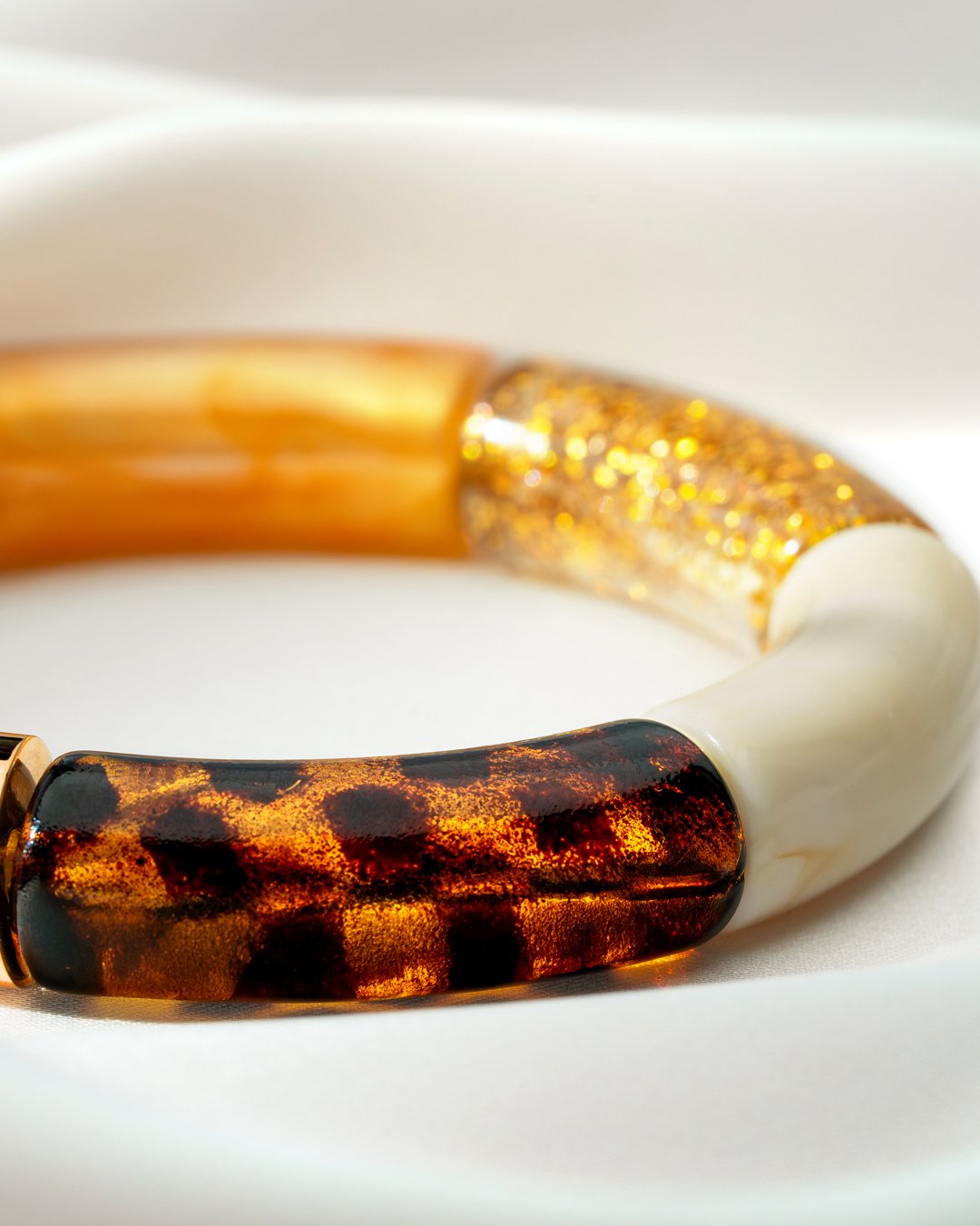 Packshot Bracciale Bagliori d’autunno Nero, ambra, glitter, beige crema e leopardo Cerreto