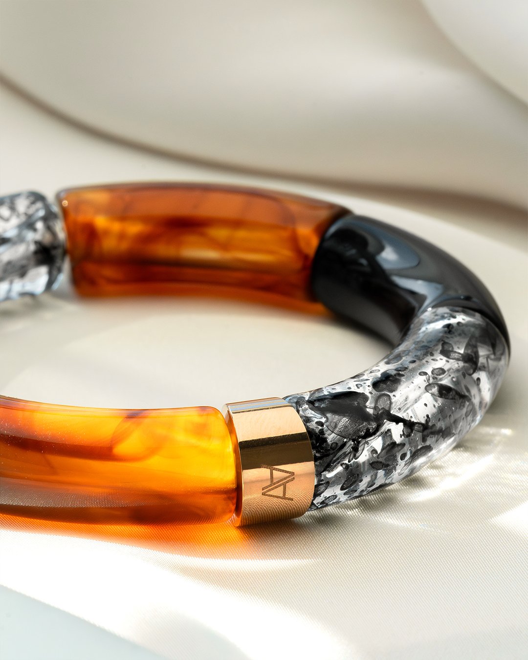 Packshot Bracciale Bagliori d’autunno Velo d’Ebano marrone Palena