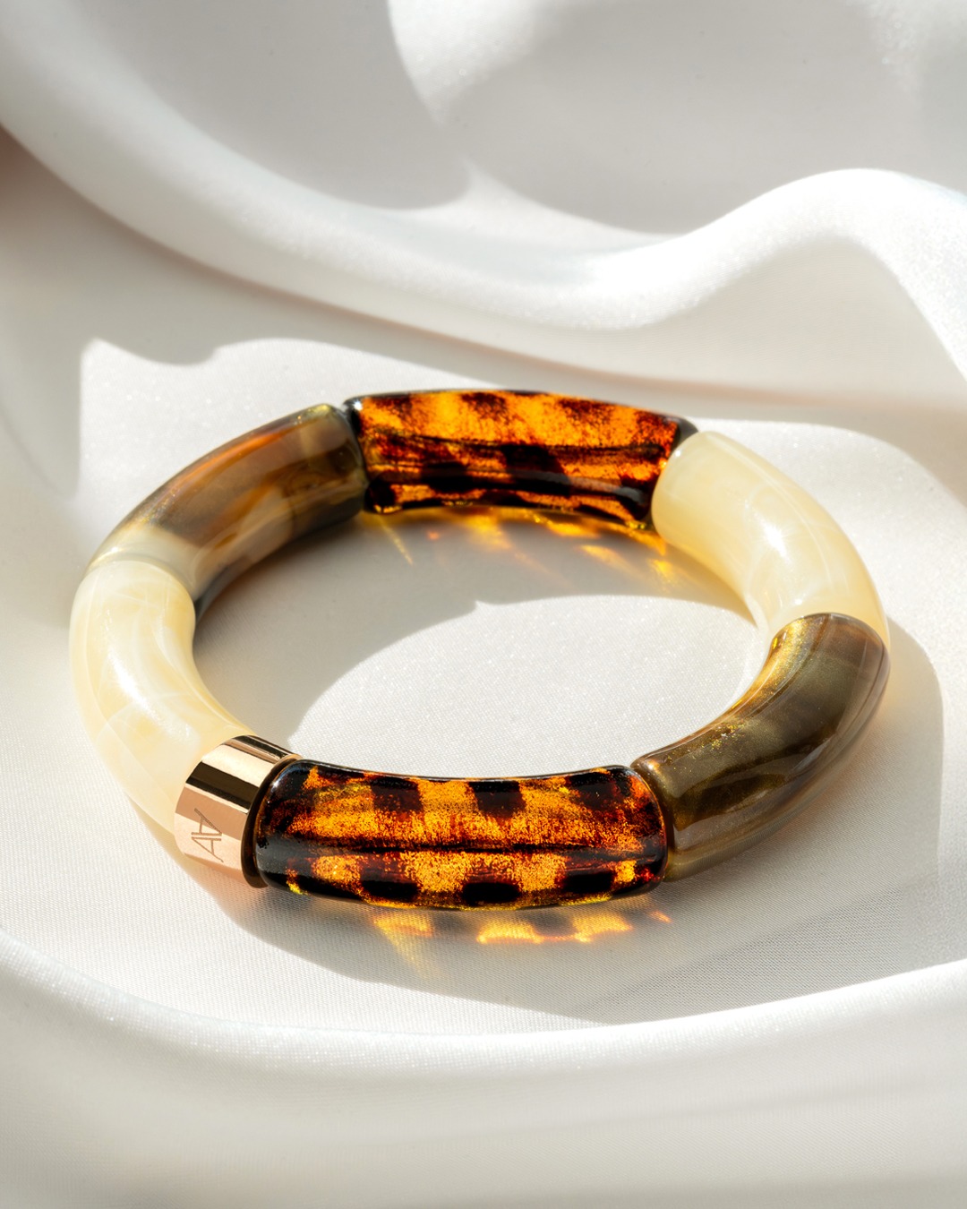 Packshot Bracciale Bagliori d’autunno Leopardo, beige marmorizzato e marrone petrolio Bova